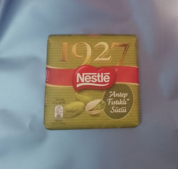 Exif_JPEG_420 Nestle 1927 Antep Fıstıklı Sütlü Çikolata 60 gr - Görsel 1